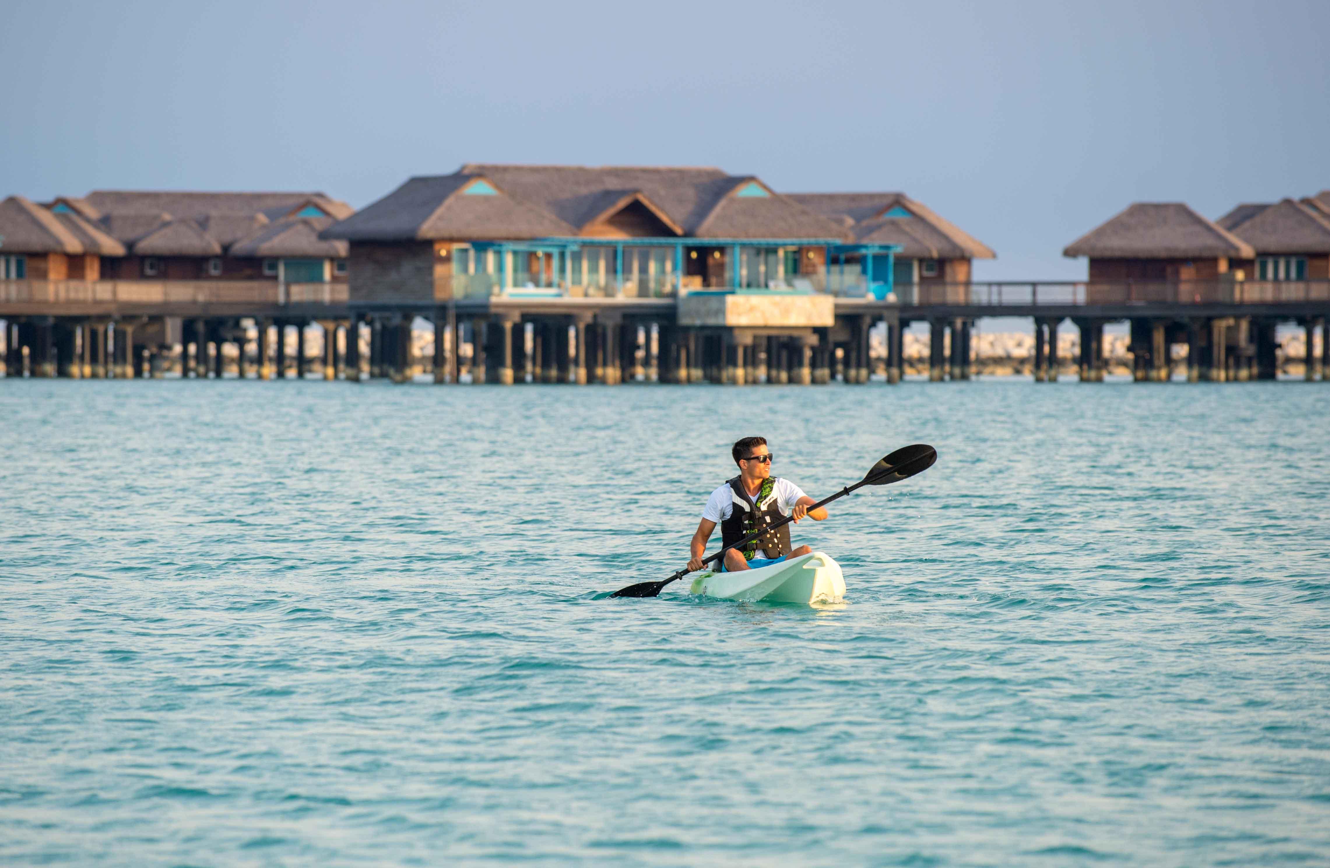 Banana Island Resort Doha By Anantara Exterior photo A guest kayaking at the resort